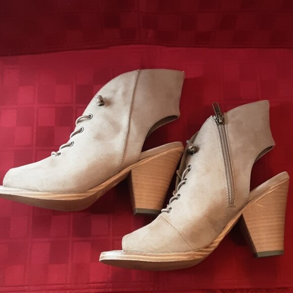 WOMENS SHOES - Picture 7 of 9